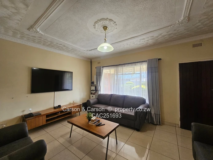  Garden Flat in Avondale with Borehole