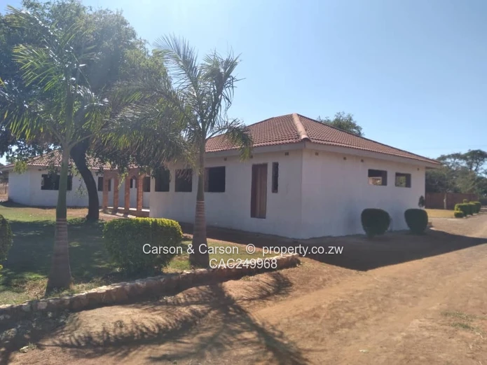 L-shaped red-tiled 4-bed Kadoma Home 1.9ha + Borehole