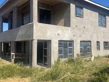 2 Bedroom Flat & Apartment