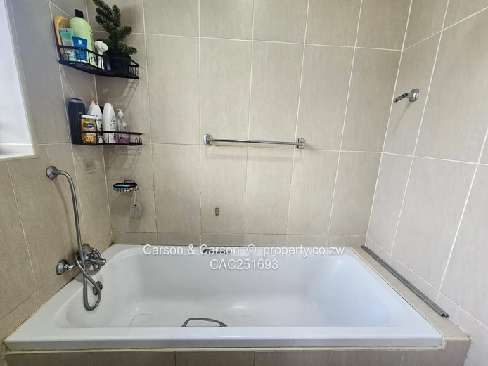 Garden Flat in Avondale with Borehole