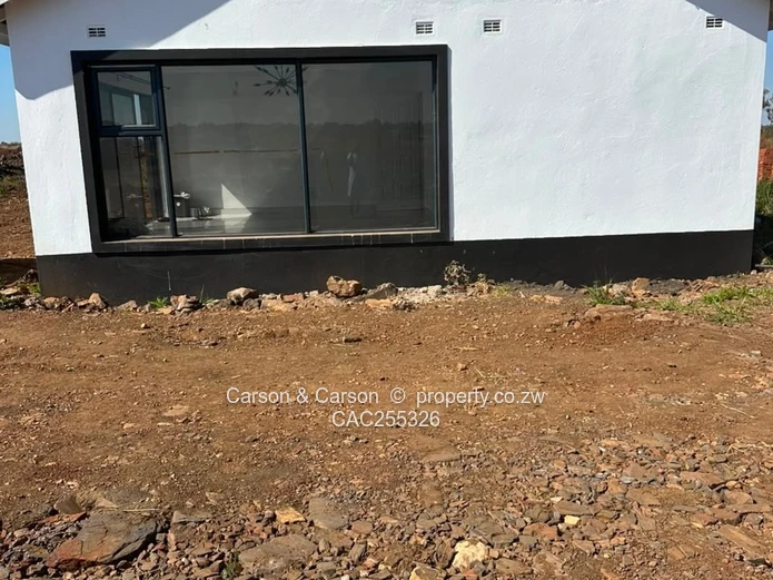 588m² Pomona Stand — Cottage, Tarred Roads & Water