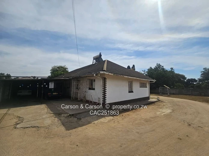 Queensdale 4-Bed Home with Secure Veranda & Large Yard