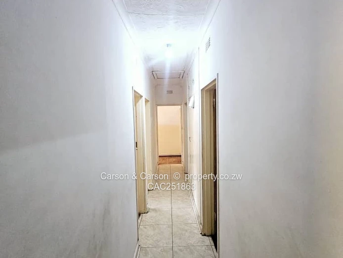Queensdale 4-Bed Home with Secure Veranda & Large Yard