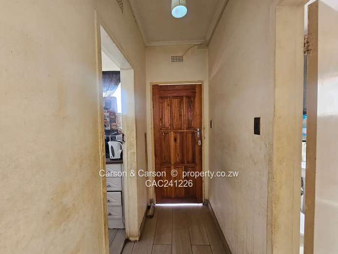 One and a half bedrooms flat for sale in the Avenues 