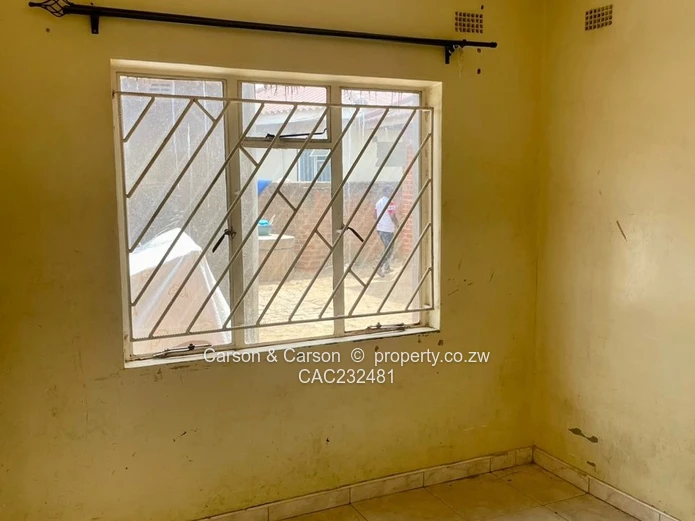 Amalinda 4-Bed House - Tiled Floors, Verandah & Kitchen