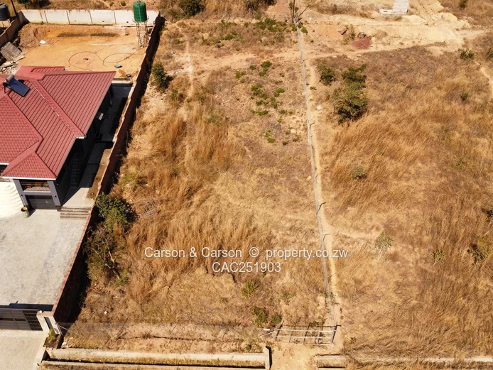 Spacious 1000m2 Stand in Crowhill Views — Gravel Roads