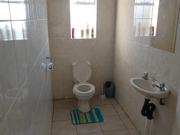 6 Bedroom House