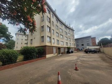 2 Bedroom Flat & Apartment