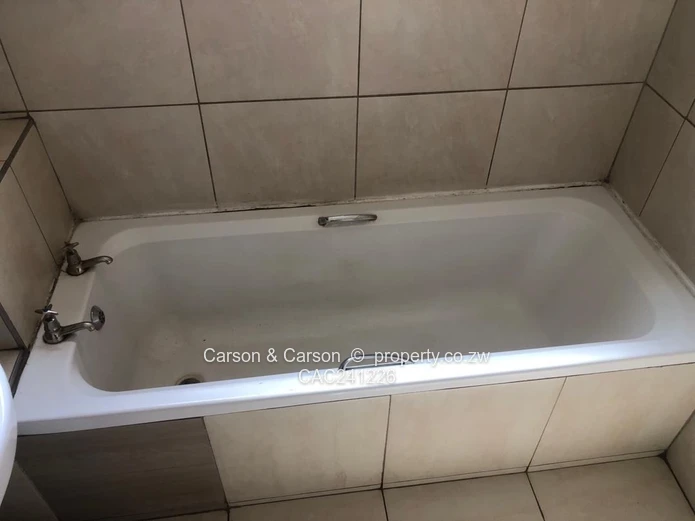 One and a half bedrooms flat for sale in the Avenues 