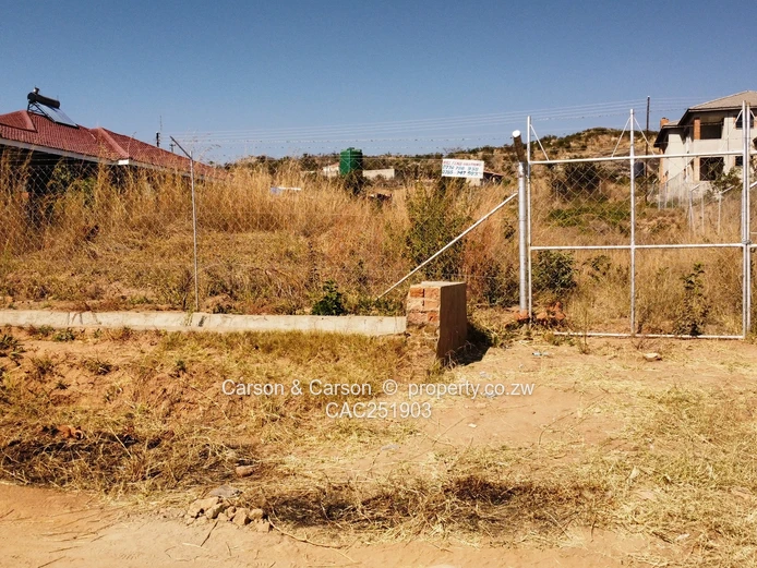 Spacious 1000m2 Stand in Crowhill Views — Gravel Roads