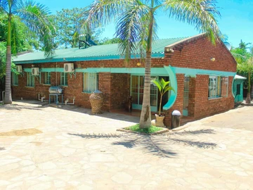 Kariba: Luna Lodges