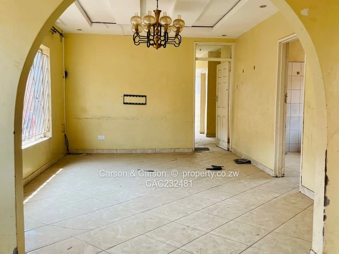 Amalinda 4-Bed House - Tiled Floors, Verandah & Kitchen