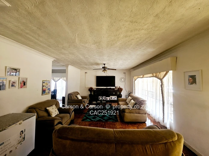 4 bed house for sale in Queensdale