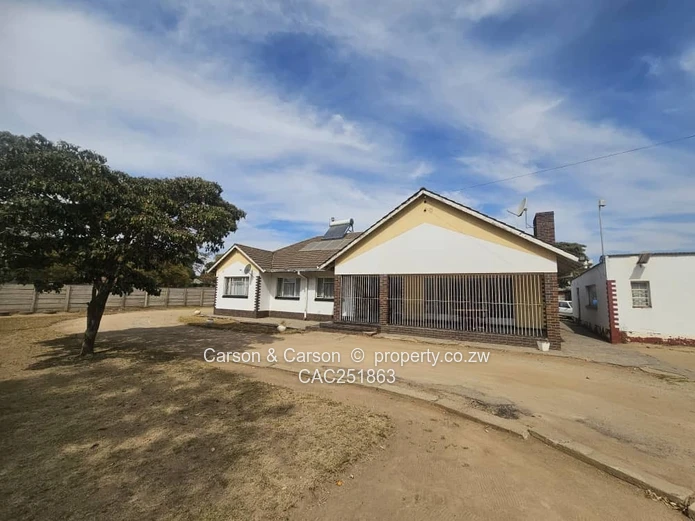 Queensdale 4-Bed Home with Secure Veranda & Large Yard