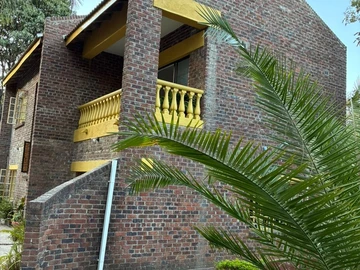 6 Bedroom House