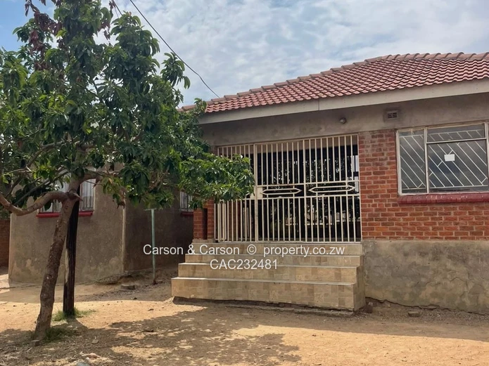 Amalinda 4-Bed House - Tiled Floors, Verandah & Kitchen