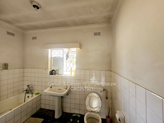 4 bed house for sale in Queensdale