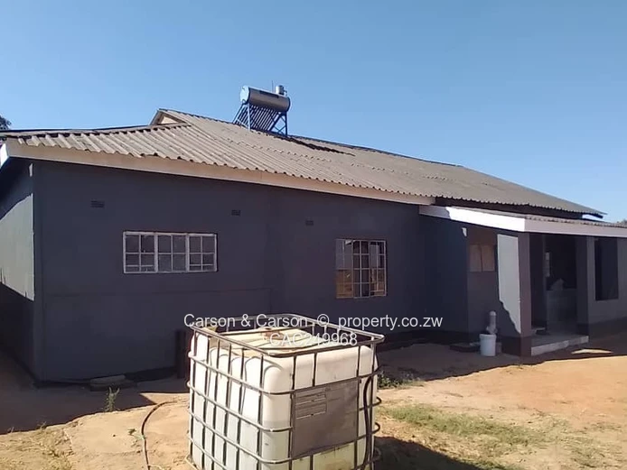 L-shaped red-tiled 4-bed Kadoma Home 1.9ha + Borehole