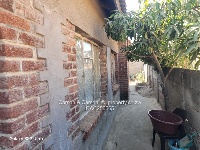 Street-Facing Brick 4BR in Seke — Water Tank & Solar