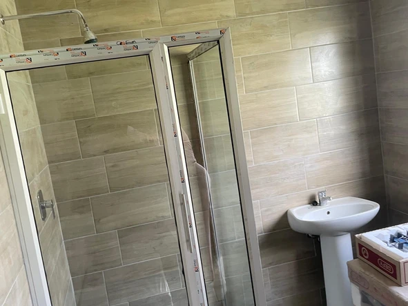 2 Bedroom Flat & Apartment