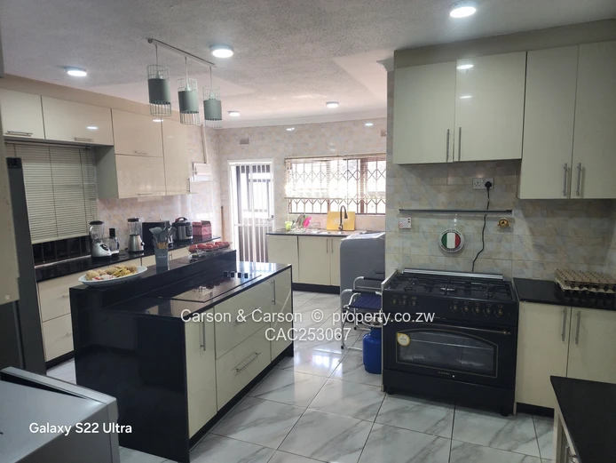 Spacious 5-Bed Windsor Park Home on 3,500m² with Borehole