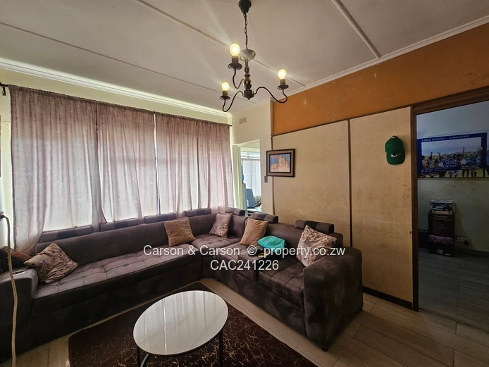 One and a half bedrooms flat for sale in the Avenues 