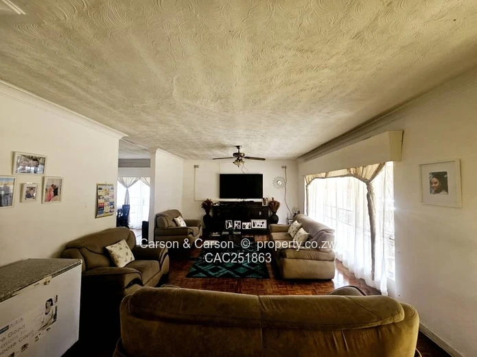 Queensdale 4-Bed Home with Secure Veranda & Large Yard