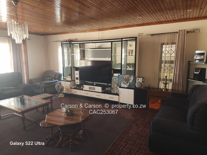 Spacious 5-Bed Windsor Park Home on 3,500m² with Borehole
