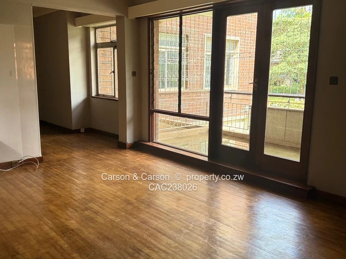 Upper Aves. Elegant 3 Bed. Apart.