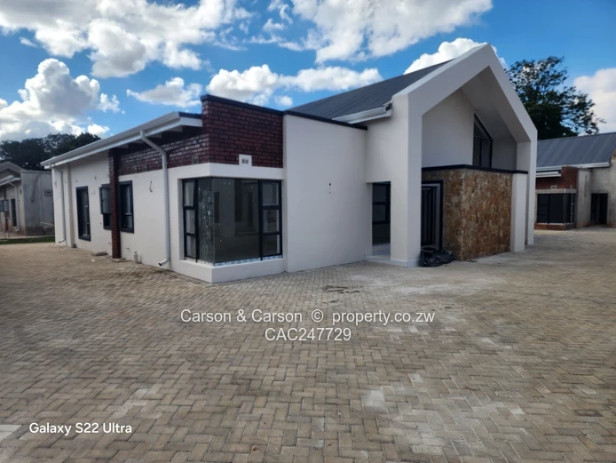 Modern 3-Bed, 2-Bath Garden Flat with Borehole – Borrowdale