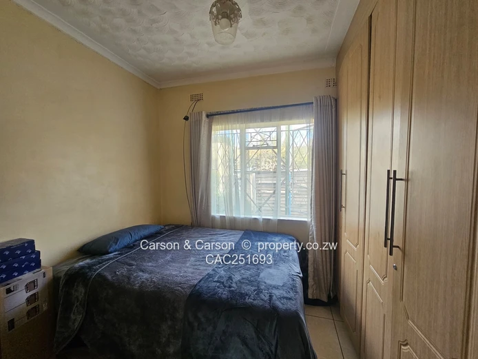  Garden Flat in Avondale with Borehole