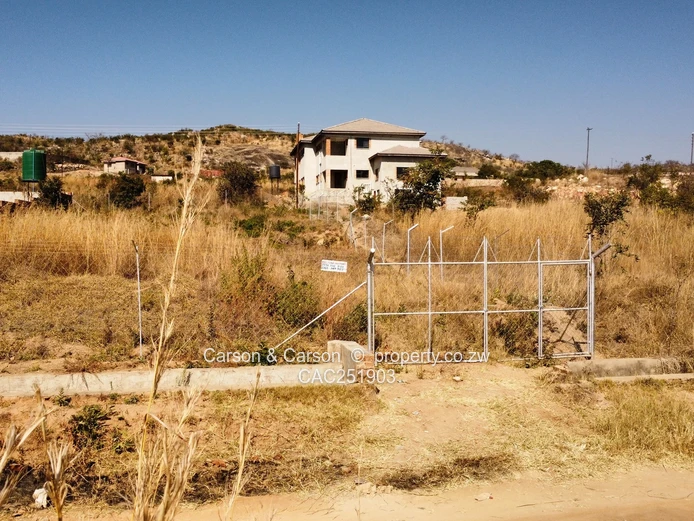 Spacious 1000m2 Stand in Crowhill Views — Gravel Roads