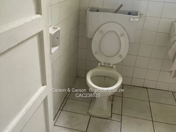 Strategically positioned Oldie house for sale 