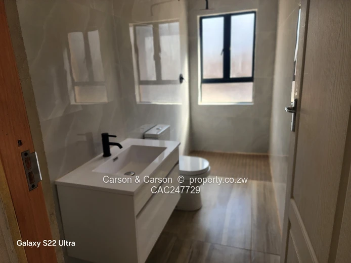 Modern 3-Bed, 2-Bath Garden Flat with Borehole – Borrowdale