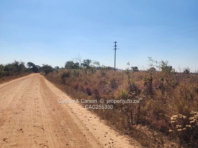 20ha Karoi Grazing Farm — Arable Soil & Gravel Access