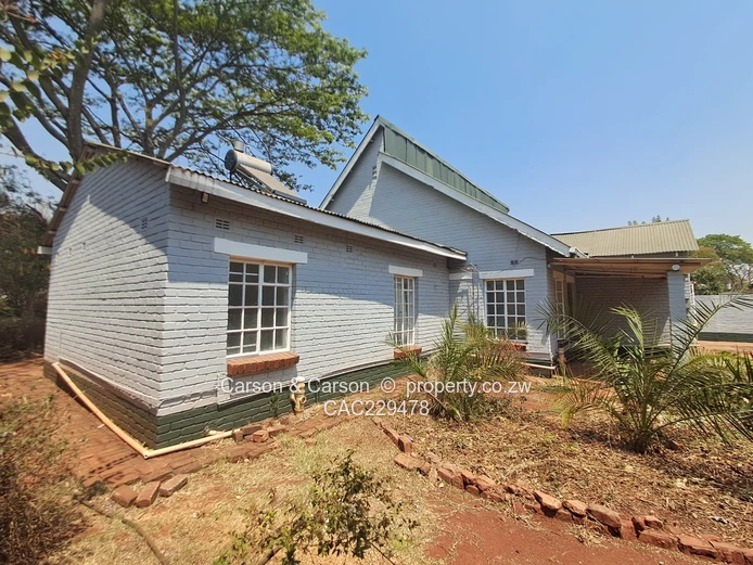 Exclusive Double-Storey Residence on One Acre – Greendale North