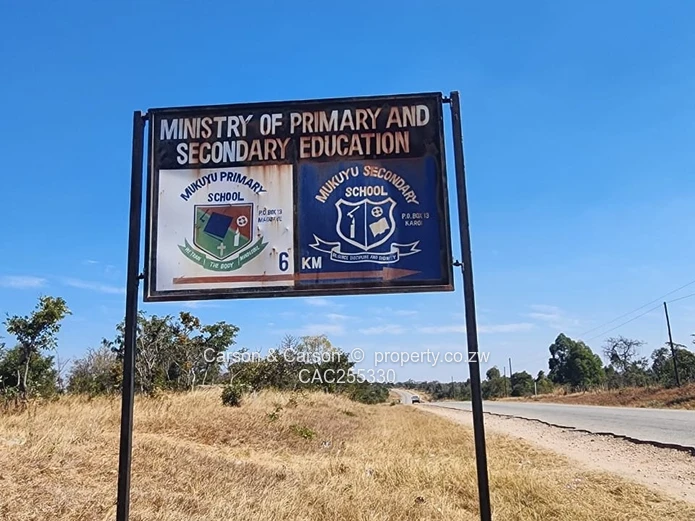 20ha Karoi Grazing Farm — Arable Soil & Gravel Access
