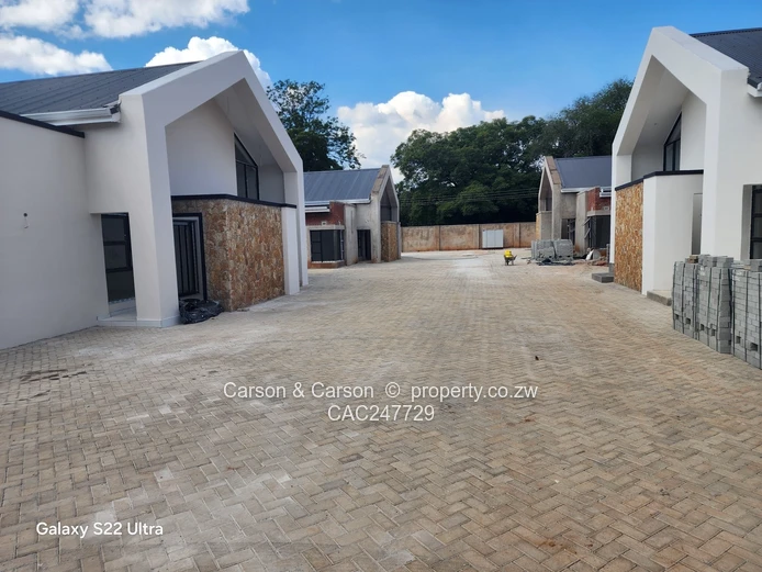 Modern 3-Bed, 2-Bath Garden Flat with Borehole – Borrowdale