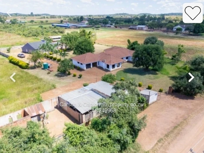 L-shaped red-tiled 4-bed Kadoma Home 1.9ha + Borehole
