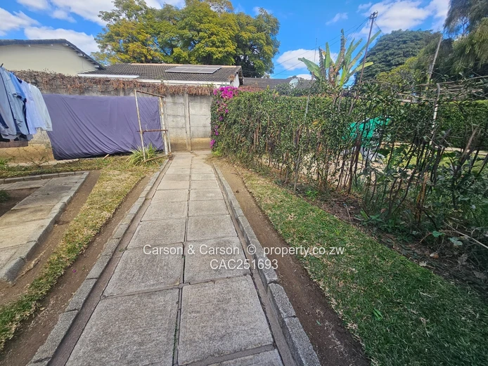  Garden Flat in Avondale with Borehole