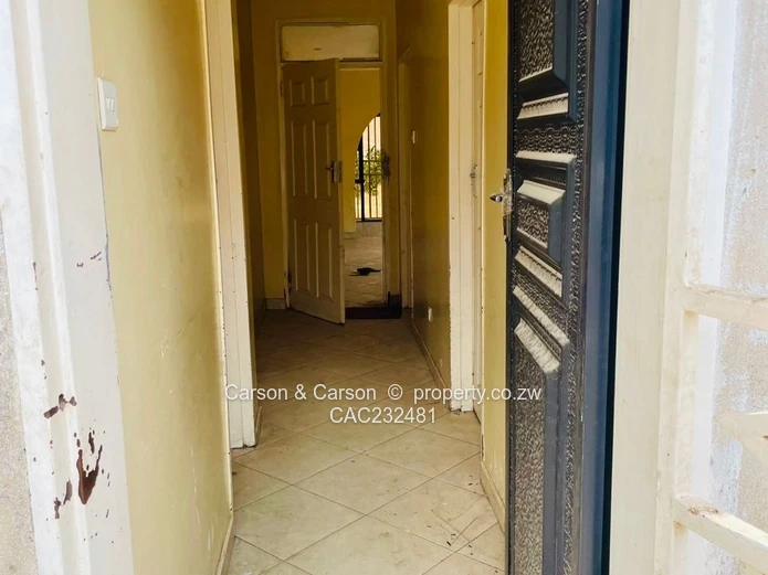 Amalinda 4-Bed House - Tiled Floors, Verandah & Kitchen