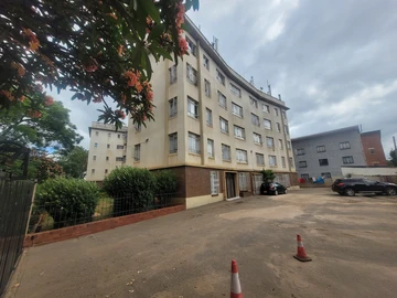 2 Bedroom Flat & Apartment