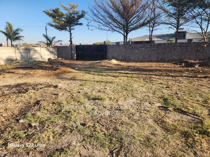 2000m² Waterfalls Stand — Tarred Main Road, Borehole