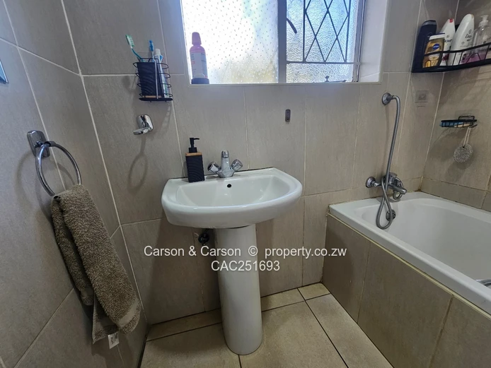  Garden Flat in Avondale with Borehole