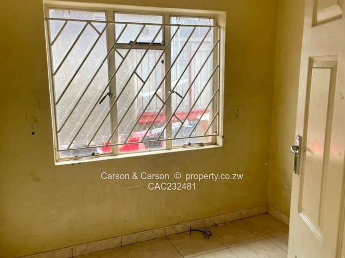 Amalinda 4-Bed House - Tiled Floors, Verandah & Kitchen