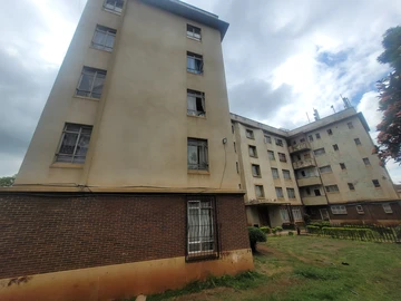 2 Bedroom Flat & Apartment