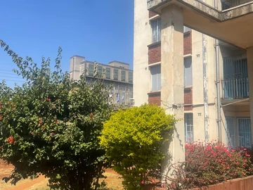 2 Bedroom Flat & Apartment