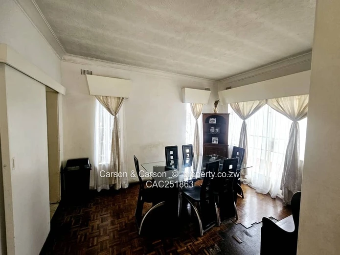 Queensdale 4-Bed Home with Secure Veranda & Large Yard