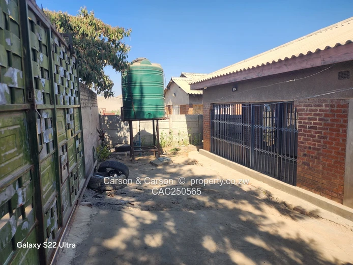 Street-Facing Brick 4BR in Seke — Water Tank & Solar