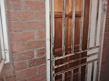 2 Bedroom Flat & Apartment